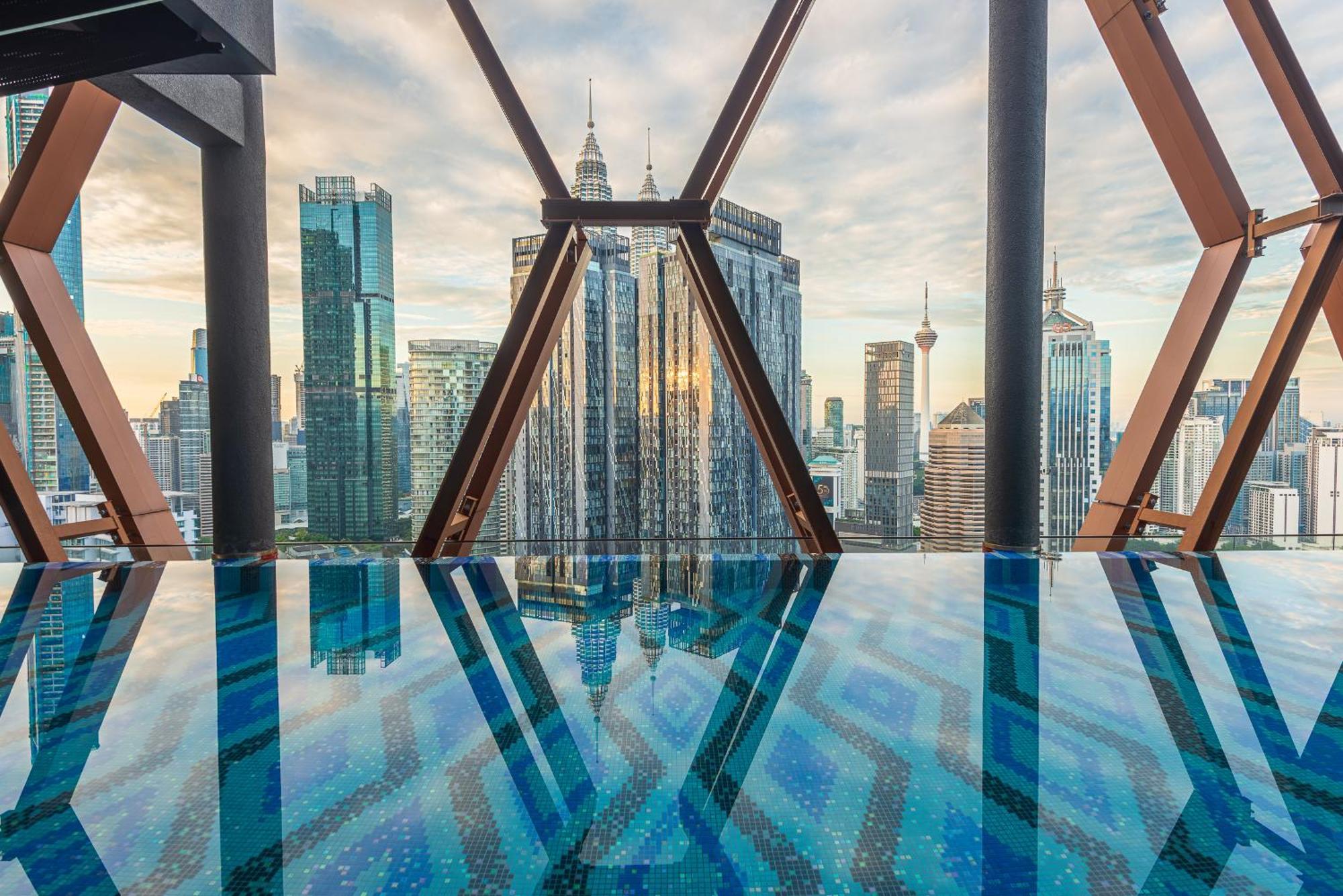 Scarletz Suites Klcc By Deko Куала-Лумпур Экстерьер фото